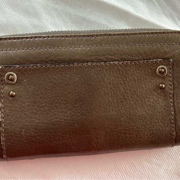 Chloe Zip Around Wallet - Picture 4 of 14